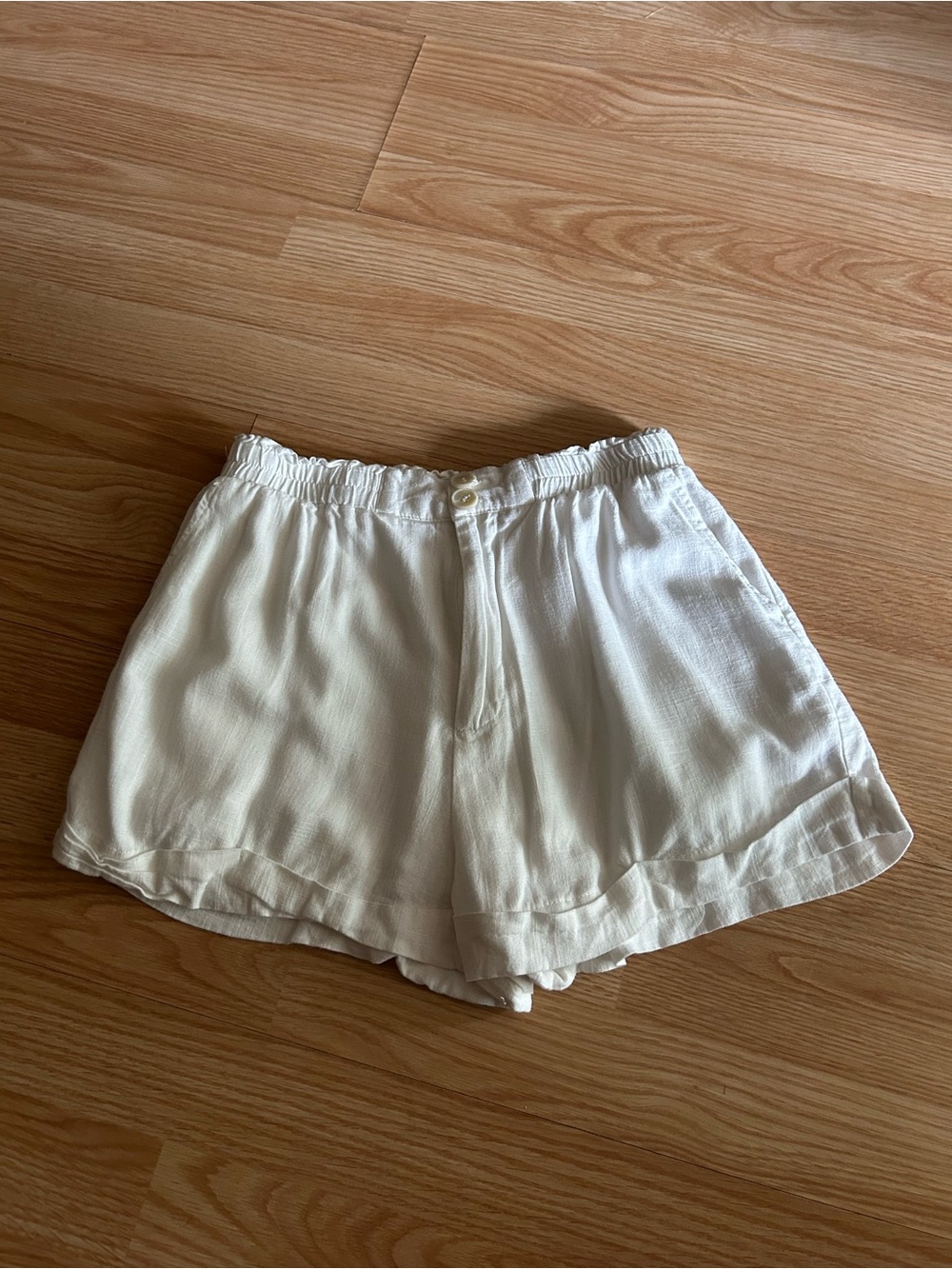 Princess Polly White Casual Shorts Women’s 6